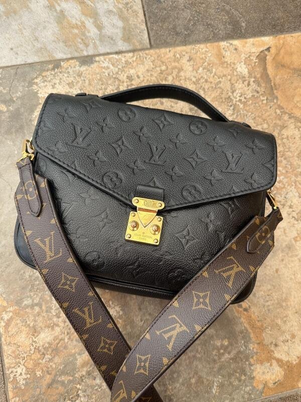 Bolsa de piel crossbody monograma