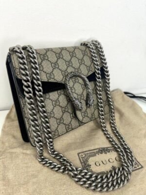 Bolsa pequeña cruzada de piel con gamuza