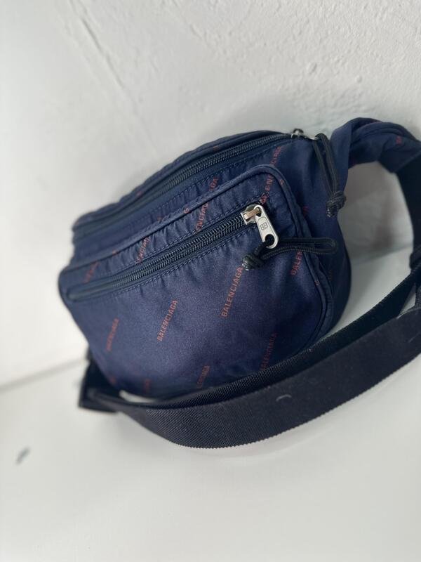 8-1.jpg Cangurera Balenciaga