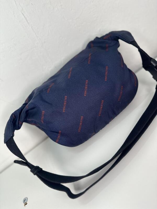 IMG_2650-1.jpg Cangurera Balenciaga