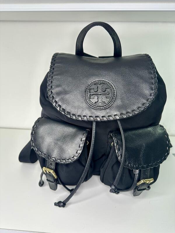 Mochila de piel con tela