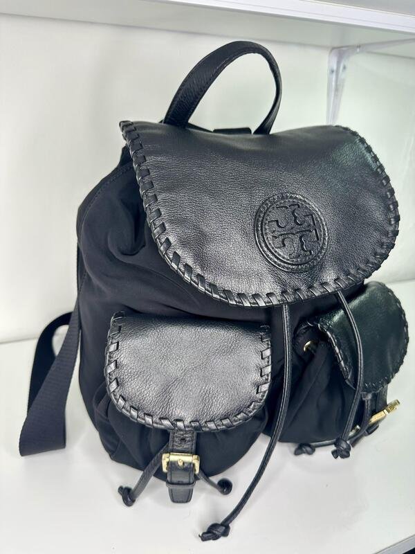 Mochila de piel con tela