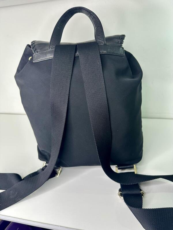 Mochila de piel con tela