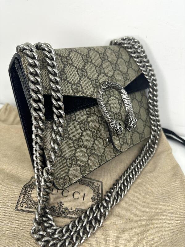 Bolsa pequeña cruzada de piel con gamuza