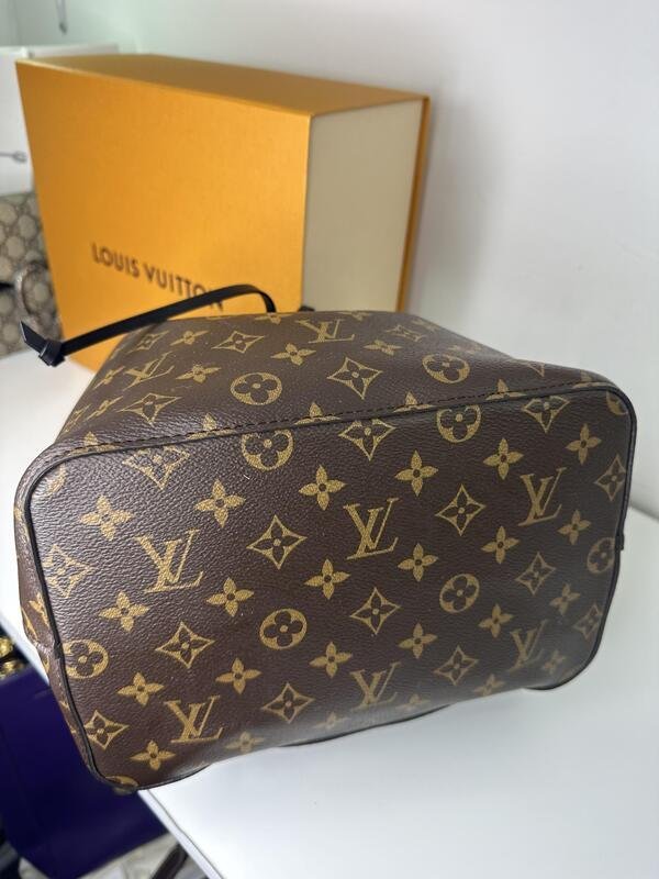 Bolsa bucket cruzada de piel