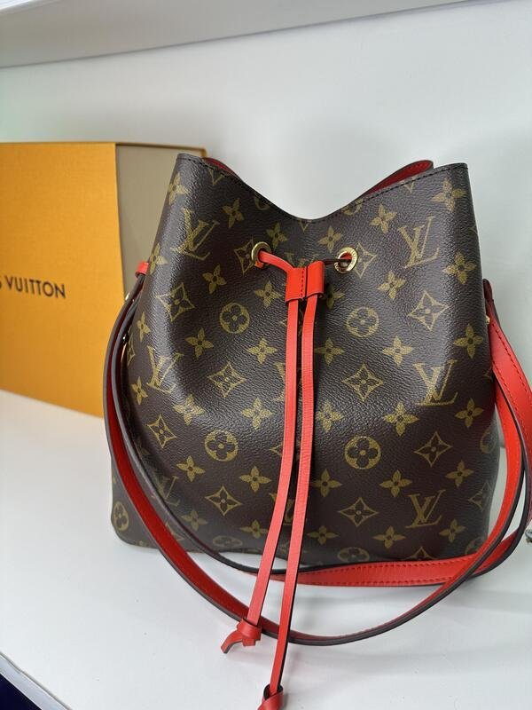 Bolsa bucket cruzada de piel