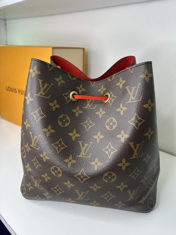 Bolsa bucket cruzada de piel