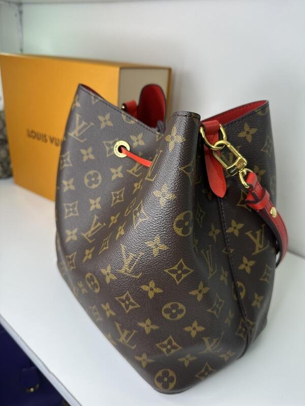 Bolsa bucket cruzada de piel