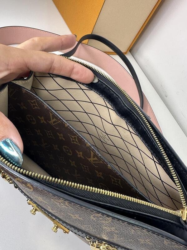 Bolsa trunk cruzada monograma