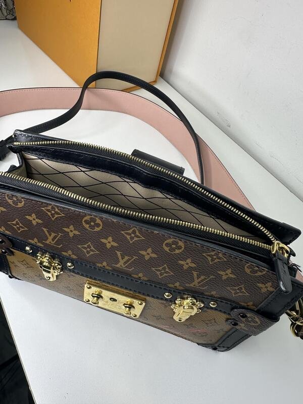 Bolsa trunk cruzada monograma