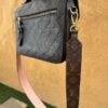 Bolsa de piel crossbody monograma