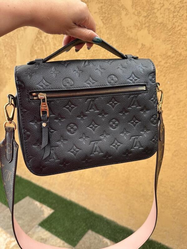 Bolsa de piel crossbody monograma